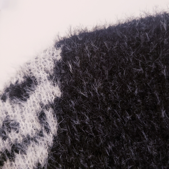 BRAND NEW with tag, super soft black and white skull cardigan. -M- - Picture 10 of 16